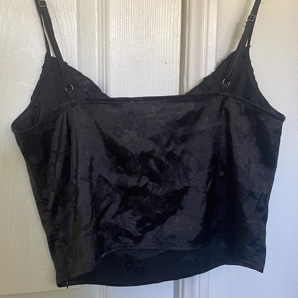 black going out top w/ flower & butterfly print - Picture 2 of 5